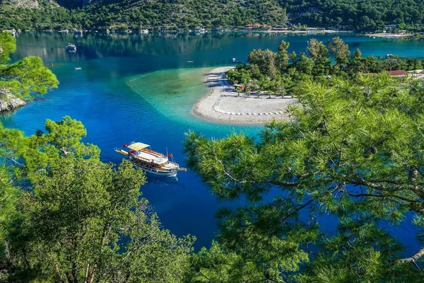 Full Day: Twelve Island Cruise (Seat on Boat)