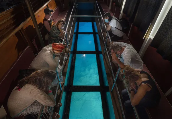 Half Day: Tour of Caldera Calypso Glass Bottom Boat (Seat On Boat)