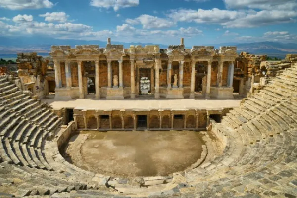 FULL DAY : PAMUKKALE & HIERAPOLIS (Seat on Coach) - IZMIR